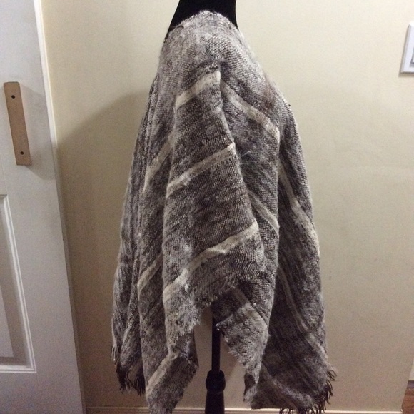 Beautiful unique handmade poncho / cape - Picture 3 of 8